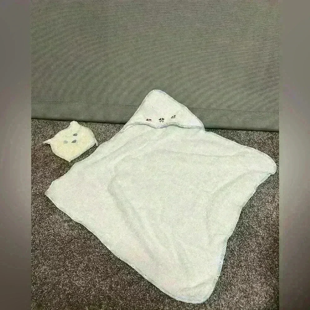 1990s Pleasant Company Bitty Baby towel with hood and washcloth mit